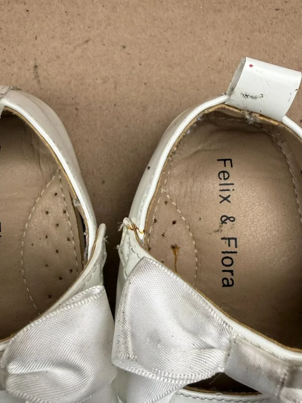 Girls' Felix & Flora White Bow Dress Shoes Size 7.5 US (14cm)